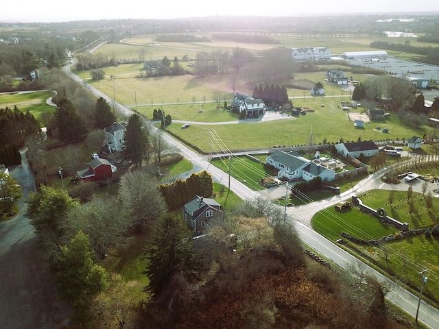 318 Mitchell's Lane, Middletown, RI 02871