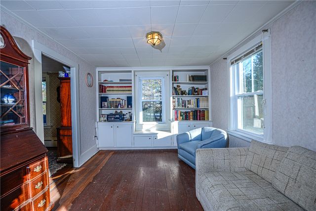 318 Mitchell's Lane, Middletown, RI 02871