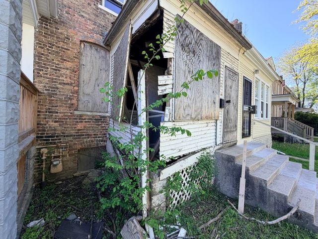 10537 S Corliss Avenue, Chicago, IL 60628