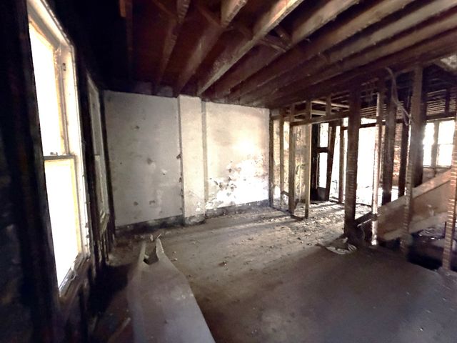 10537 S Corliss Avenue, Chicago, IL 60628