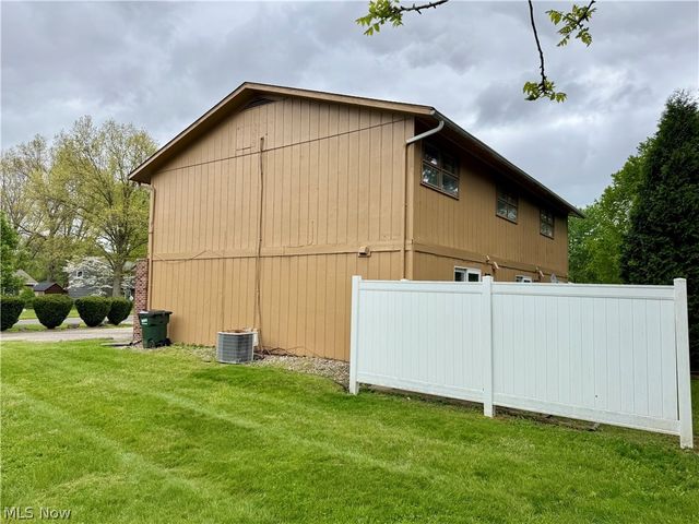 792 Kingwood Drive NE, Bolivar, OH 44612