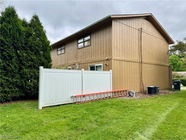 792 Kingwood Drive NE, Bolivar, OH 44612