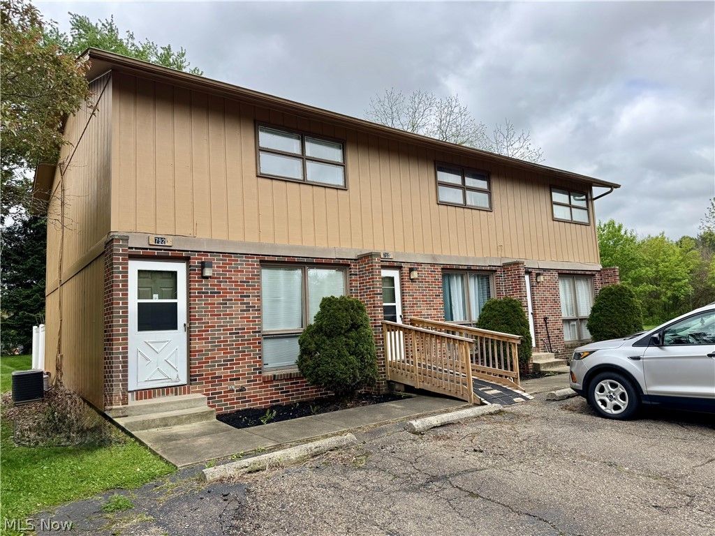 792 Kingwood Drive NE, Bolivar, OH 44612
