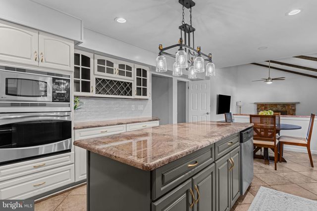 43 HAMPTON DR, Southampton, PA 18966