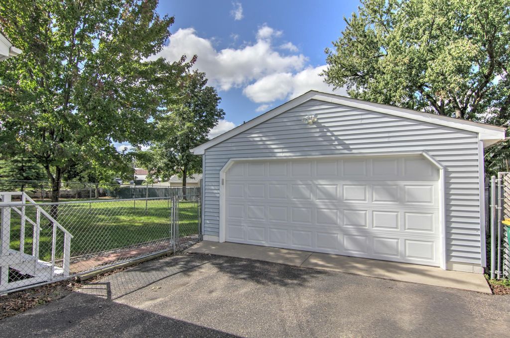 5619 Vera Cruz Avenue N, Crystal, MN 55429 — photo 2