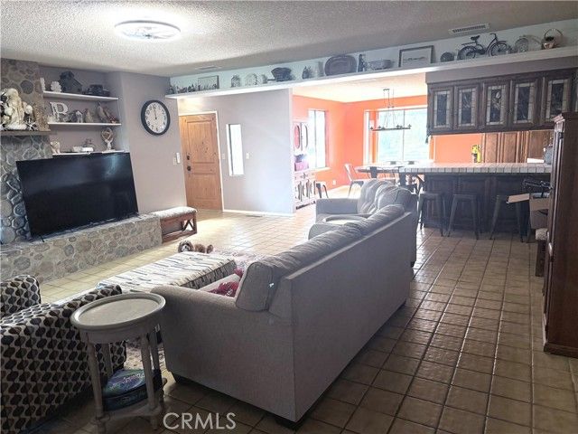 2075 Cambridge Way, Santa Maria, CA 93454