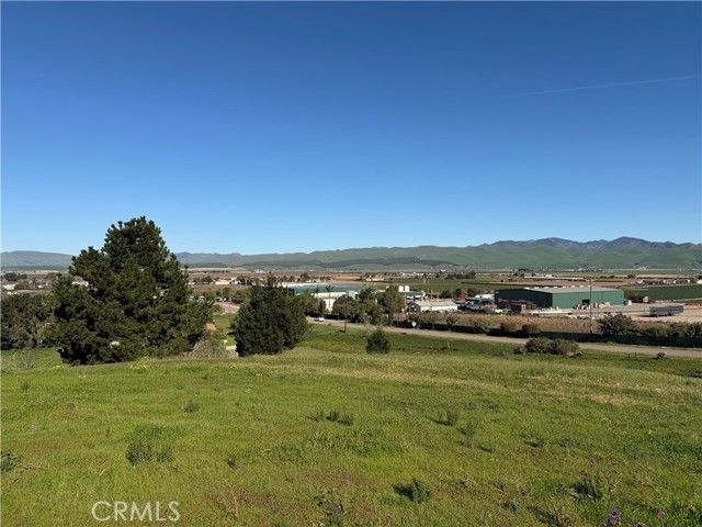 2075 Cambridge Way, Santa Maria, CA 93454