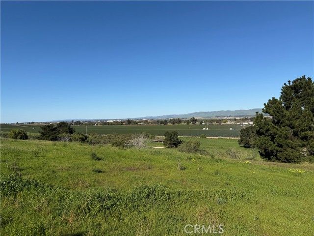 2075 Cambridge Way, Santa Maria, CA 93454