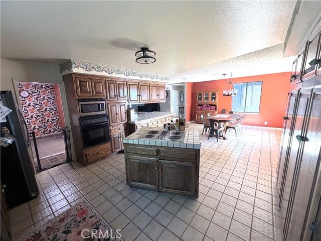 2075 Cambridge Way, Santa Maria, CA 93454