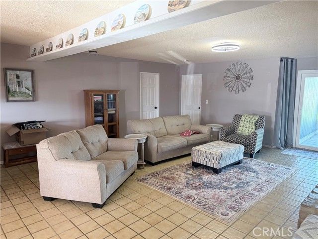 2075 Cambridge Way, Santa Maria, CA 93454