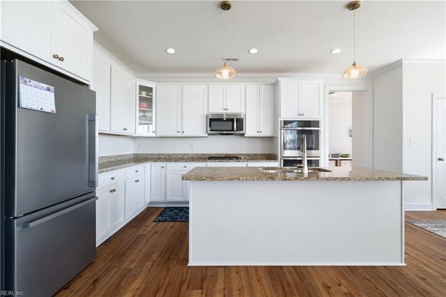 300 Farmstead LOOP, Moyock, NC 27958