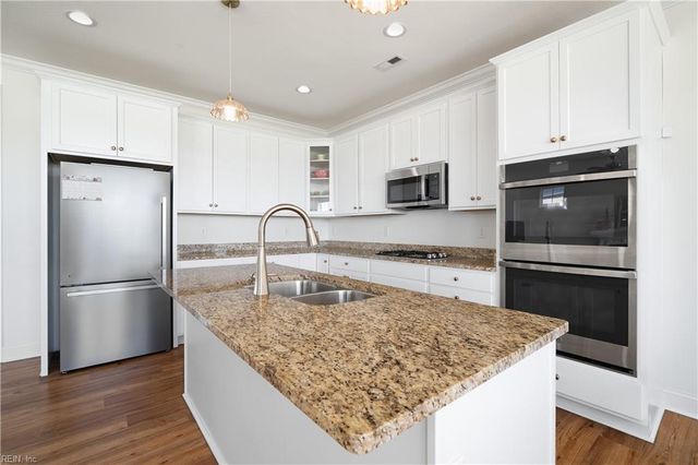 300 Farmstead LOOP, Moyock, NC 27958