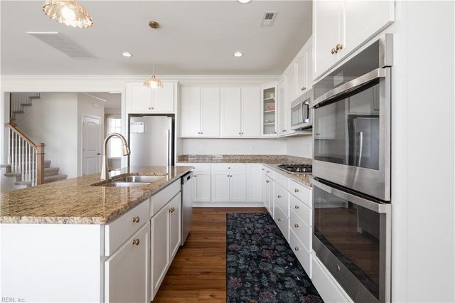300 Farmstead LOOP, Moyock, NC 27958