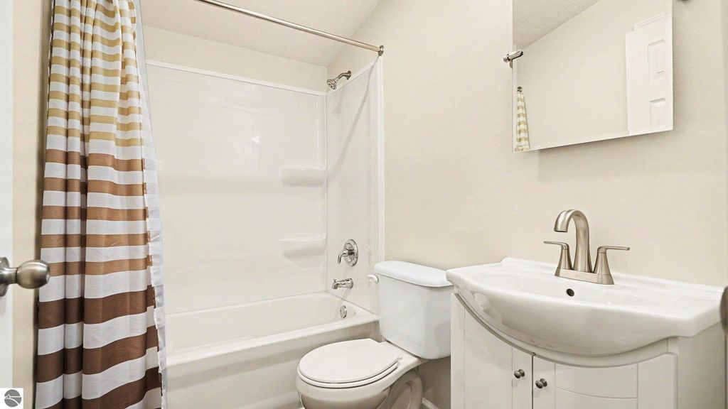 Image 14 of property listing at 6820 W Shore Drive, Weidman, MI 48893