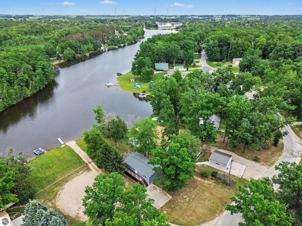 Image 3 of property listing at 6820 W Shore Drive, Weidman, MI 48893