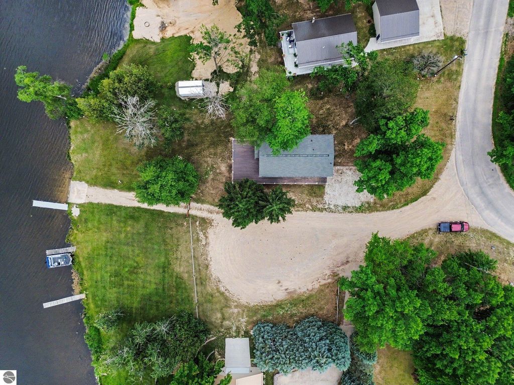 Image 35 of property listing at 6820 W Shore Drive, Weidman, MI 48893
