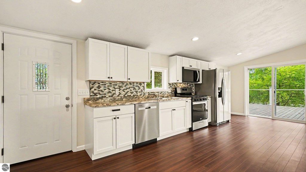 Image 6 of property listing at 6820 W Shore Drive, Weidman, MI 48893