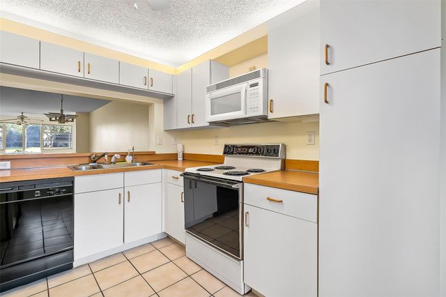 7334 Devon Dr 108, Tamarac, FL 33321