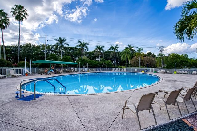 7334 Devon Dr 108, Tamarac, FL 33321