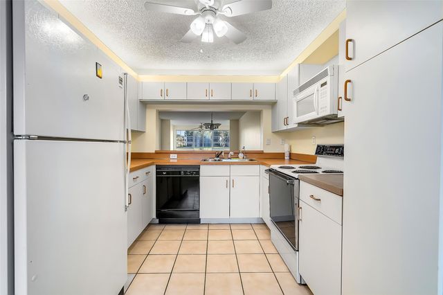 7334 Devon Dr 108, Tamarac, FL 33321