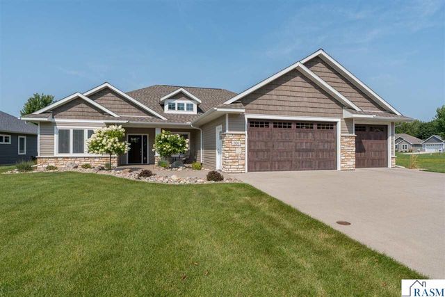 301 Dancing Waters Circle, Mankato, MN 56001