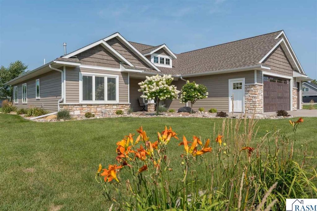 301 Dancing Waters Circle, Mankato, MN 56001