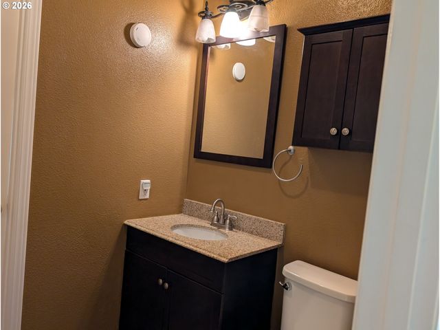 205 W RIVER RIDGE Ave, Roseburg, OR 97471