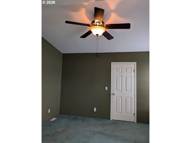 205 W RIVER RIDGE Ave, Roseburg, OR 97471