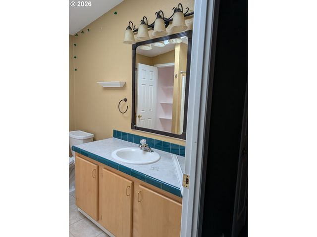 205 W RIVER RIDGE Ave, Roseburg, OR 97471