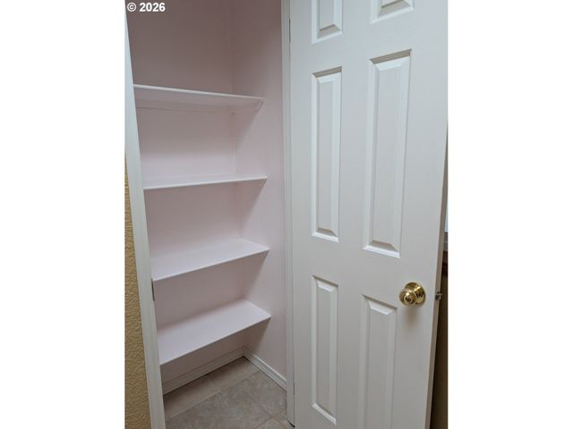 205 W RIVER RIDGE Ave, Roseburg, OR 97471