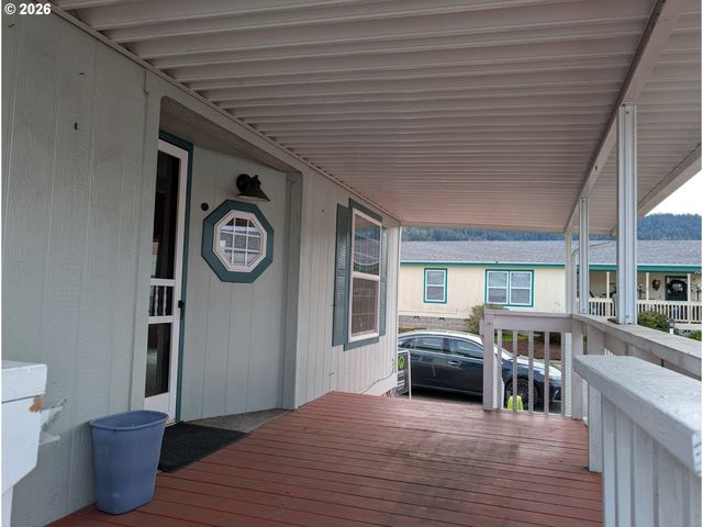 205 W RIVER RIDGE Ave, Roseburg, OR 97471