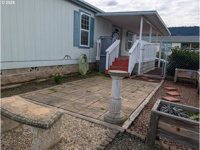 205 W RIVER RIDGE Ave, Roseburg, OR 97471