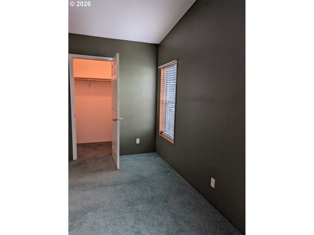 205 W RIVER RIDGE Ave, Roseburg, OR 97471