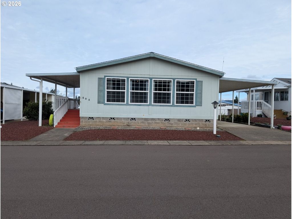 205 W RIVER RIDGE Ave, Roseburg, OR 97471