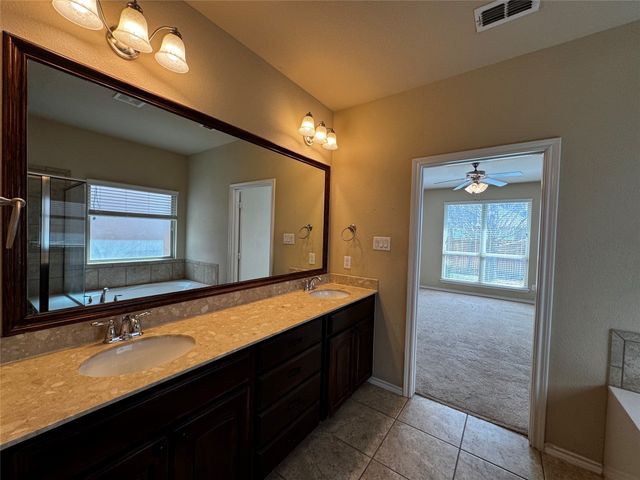 4752 Kendrick Peak Way, Fort Worth, TX 76244