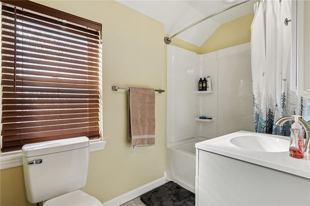 2303 Delaware Ave, New Castle, PA 16105