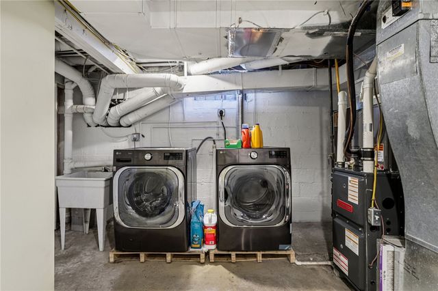 2303 Delaware Ave, New Castle, PA 16105