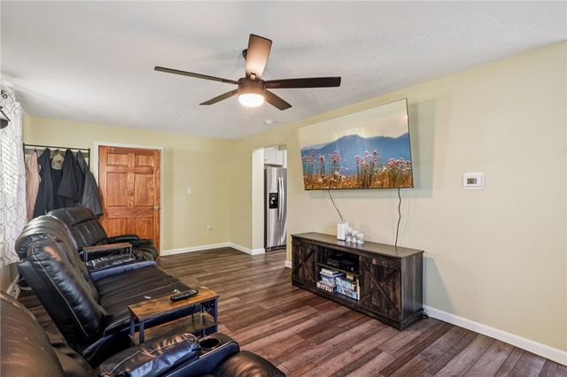 2303 Delaware Ave, New Castle, PA 16105