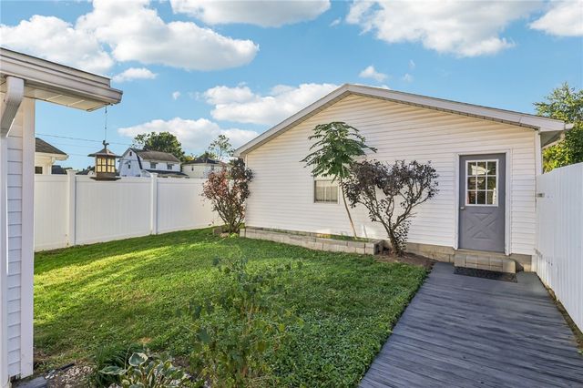 2303 Delaware Ave, New Castle, PA 16105