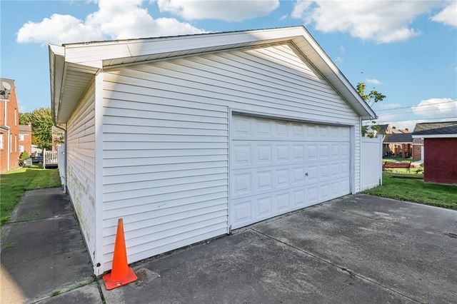 2303 Delaware Ave, New Castle, PA 16105