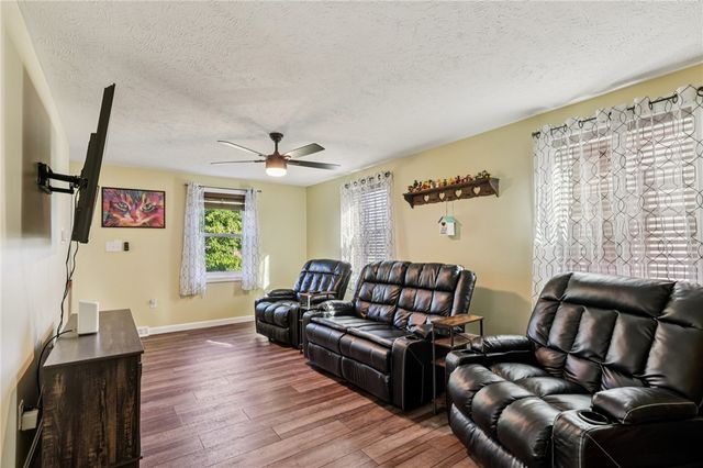 2303 Delaware Ave, New Castle, PA 16105