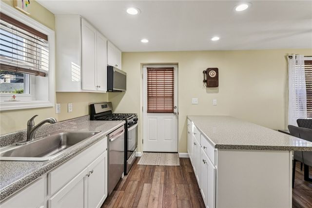 2303 Delaware Ave, New Castle, PA 16105