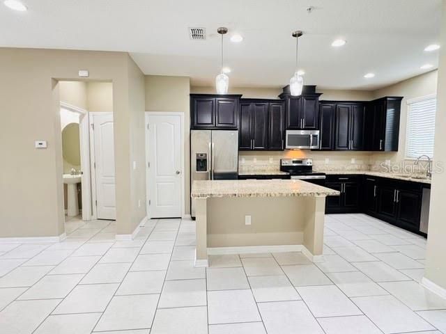 2832 WHITE ISLE LANE, Orlando, FL 32825