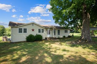 227 Pleasant View Road, White Bluff, TN 37187