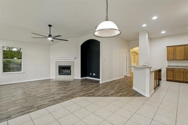 908 Dogwood Drive, Burleson, TX 76028