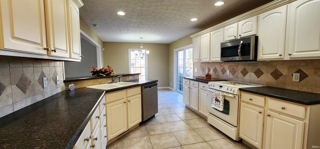 2807 Langston Drive, Evansville, IN 47725