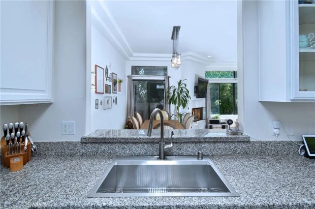 11847 Laurelwood 304, Studio City, CA 91604
