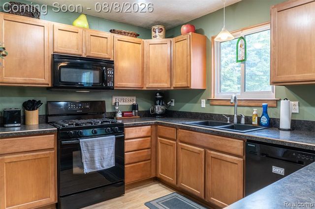 8796 Coyle Drive, Pinckney, MI 48169