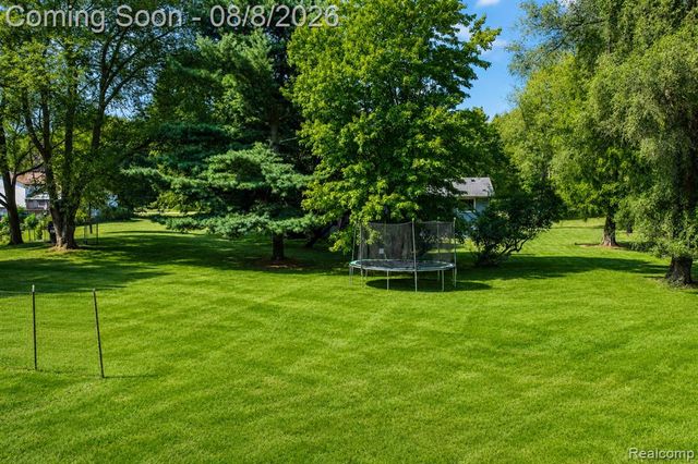 8796 Coyle Drive, Pinckney, MI 48169