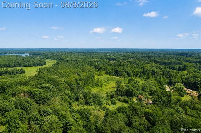 8796 Coyle Drive, Pinckney, MI 48169